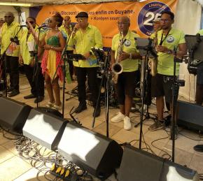LES BLUE STARS EN LIVE SUR LA TERRASSE DE METIS FM